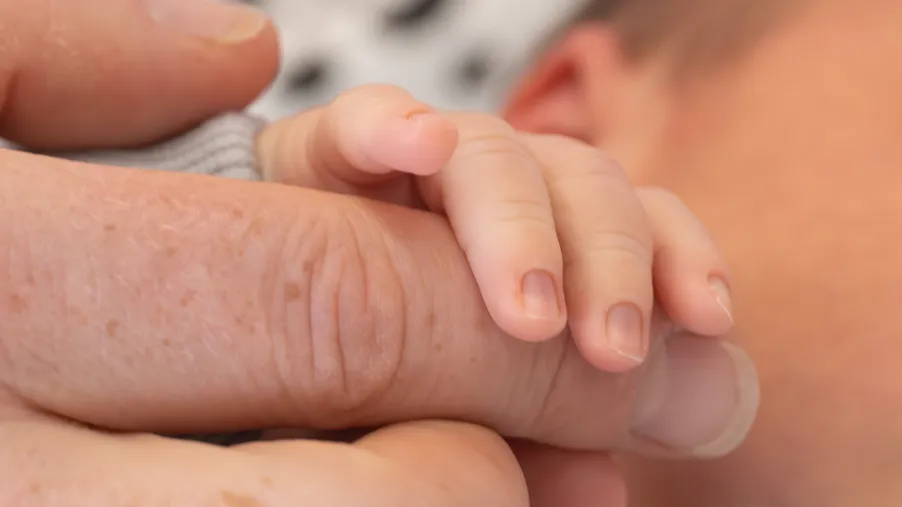 Péče o novorozence, kojení a základy resuscitace dítěte